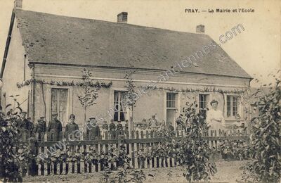 Carte postale ancienne La Mairie et l'Ecole — Pray (Loir-et-Cher)