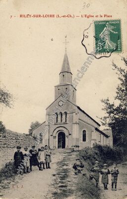 Carte postale ancienne L'Eglise et la Place — Rilly-sur-Loire (Loir-et-Cher)