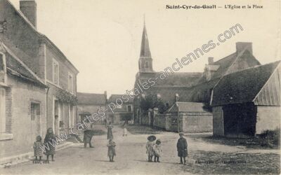 Carte postale ancienne L'Eglise et la Place — Saint-Cyr-du-Gault (Loir-et-Cher)