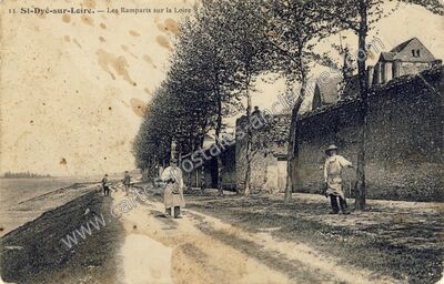 Carte postale ancienne Les Ramparts sur la Loire — Saint-Dyé-sur-Loire (Loir-et-Cher)