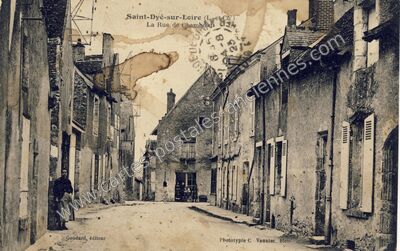 Carte postale ancienne La Rue de Chambord — Saint-Dyé-sur-Loire (Loir-et-Cher)