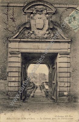 Carte postale ancienne Le Château, porte des Fortifications — Selles-sur-Cher (Loir-et-Cher)