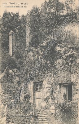Carte postale ancienne Habitation dans le roc — Troo (Loir-et-Cher)