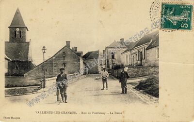 Carte postale ancienne Rue de Pontlevoy — Vallières-les-Grandes (Loir-et-Cher)