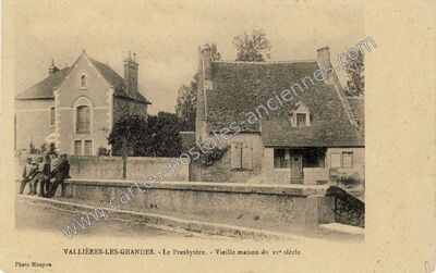 Carte postale ancienne Le Presbytère. - Vieille maison du xve siècle — Vallières-les-Grandes (Loir-et-Cher)