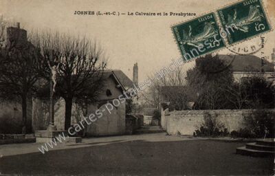 Carte postale ancienne Le Calvaire et le Presbytère — Josnes (Loir-et-Cher)