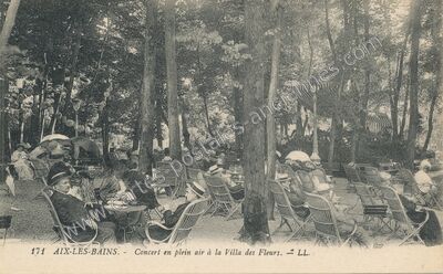 Carte postale ancienne Concert en plein air à la Villa des Fleurs — Aix-les-Bains (Savoie)