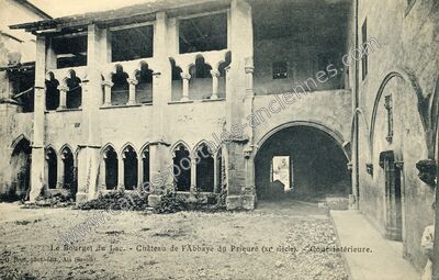 Carte postale ancienne Château de l'Abbaye du Prieuré (XIe siècle). - Cour intérieure — Le Bourget-du-Lac (Savoie)