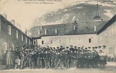 Carte postale ancienne Caserne Montfort. Ancien Couvent des Dominicains — Montmélian (Savoie)