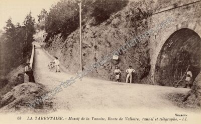 Carte postale ancienne Massif de la Vanoise, Route de Valloire, tunnel et télégraphe — Valloire (Savoie)