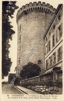 Carte postale ancienne Le Château des Ducs de Savoie Le donjon et la tour, porte Saint-Dominique — Chambéry (Savoie)