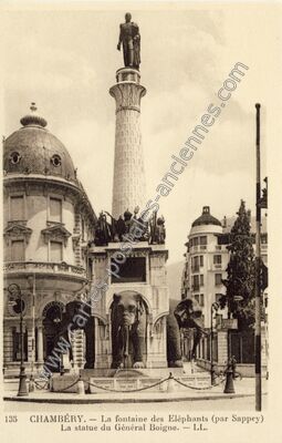 Carte postale ancienne La fontaine des Eléphants (par Sappey) / La statue du Général Boigne — Chambéry (Savoie)