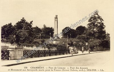 Carte postale ancienne Parc de Lémenc — Pont des Amours et Monument aux Savoyards morts pour la France — Chambéry (Savoie)