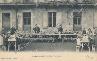 Carte postale ancienne Une Cantine scolaire en Savoie — La Biolle (Savoie)