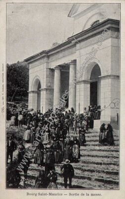 Carte postale ancienne Sortie de la messe — Bourg-Saint-Maurice (Savoie)