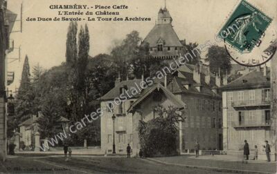 Carte postale ancienne Place Caffe, L'Entrée du Château des Ducs de Savoie - La Tour des Archives — Chambéry (Savoie)