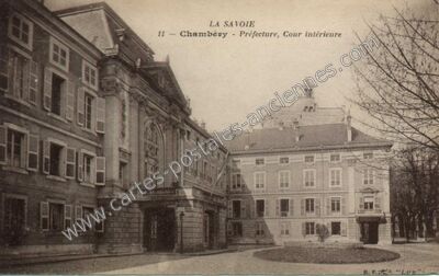 Carte postale ancienne Préfecture, Cour intérieure — Chambéry (Savoie)