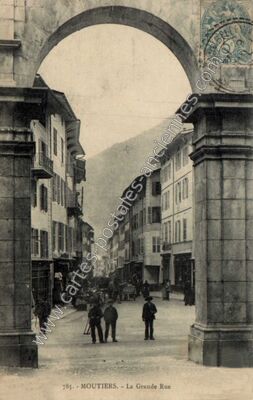 Carte postale ancienne La Grande Rue — Moûtiers (Savoie)