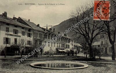Carte postale ancienne Square de la Liberté et la Poste — Moûtiers (Savoie)