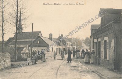 Carte postale ancienne Le Centre du Bourg — Berfay (Sarthe)