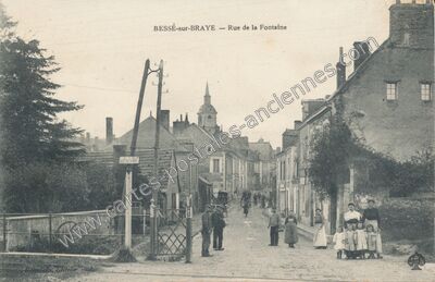 Carte postale ancienne Rue de la Fontaine — Bessé-sur-Braye (Sarthe)