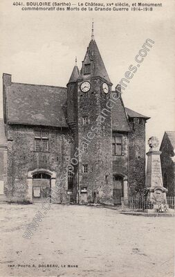 Carte postale ancienne Le Château, xve siècle, et Monument commémoratif des Morts de la Grande Guerre 1914-1918 — Bouloire (Sarthe)