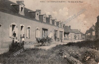 Carte postale ancienne Un Coin de la Place — La Chapelle-Saint-Rémy (Sarthe)