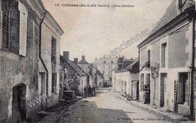 Carte postale ancienne Rue Berthier — Château-du-Loir (Sarthe)