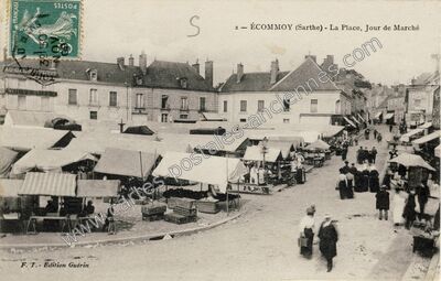 Carte postale ancienne La Place, Jour de Marché — Écommoy (Sarthe)