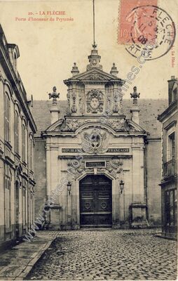 Carte postale ancienne Porte d'honneur du Prytanée — La Flèche (Sarthe)