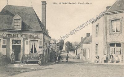 Carte postale ancienne Rue des Gares — Lavaré (Sarthe)