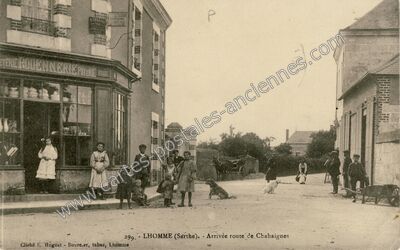 Carte postale ancienne Arrivée route de Chahaignes — Lhomme (Sarthe)