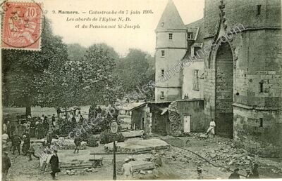 Carte postale ancienne Catastrophe du 7 juin 1904. Les abords de l'Eglise N.-D. et du Pensionnat St-Joseph — Mamers (Sarthe)