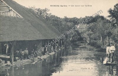 Carte postale ancienne Un lavoir sur la Dive — Mamers (Sarthe)