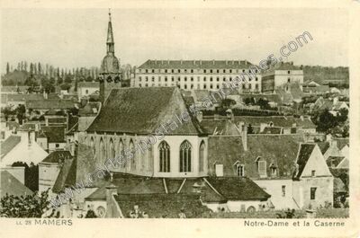 Carte postale ancienne Notre-Dame et la Caserne — Mamers (Sarthe)