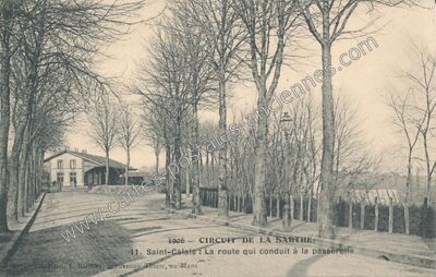 Carte postale ancienne La route qui conduit à la passerelle — Saint-Calais (Sarthe)