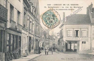 Carte postale ancienne La rue du Bourgneuf que la passerelle évitera — Saint-Calais (Sarthe)