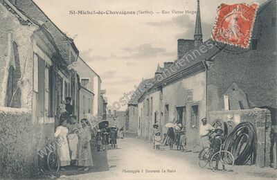 Carte postale ancienne Rue Victor Hugo — Saint-Michel-de-Chavaignes (Sarthe)
