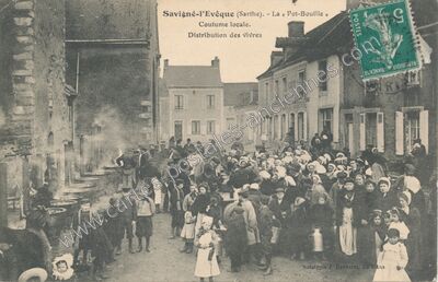 Carte postale ancienne La « Pot-Bouille » / Coutume locale. / Distribution des vivres — Savigné-l'Évêque (Sarthe)