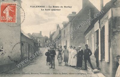 Carte postale ancienne La Route de Berfay, Le haut quartier — Valennes (Sarthe)