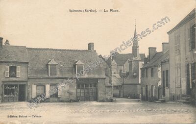 Carte postale ancienne La Place — Valennes (Sarthe)