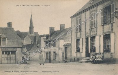 Carte postale ancienne La Place — Valennes (Sarthe)