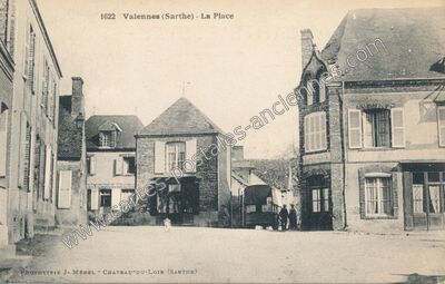 Carte postale ancienne La Place — Valennes (Sarthe)