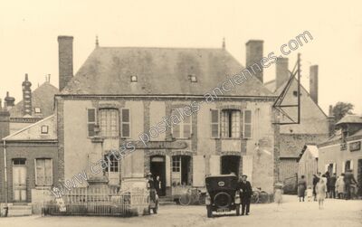 Carte postale ancienne Café Brégnon Perraudier — Valennes (Sarthe)