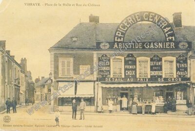 Carte postale ancienne Place de la Halle et Rue du Château — Vibraye (Sarthe)