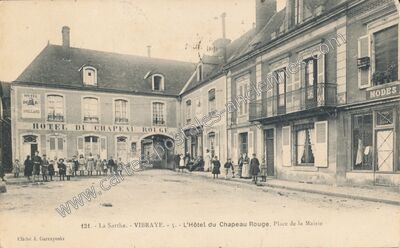 Carte postale ancienne L'Hôtel du Chapeau Rouge, Place de la Mairie — Vibraye (Sarthe)