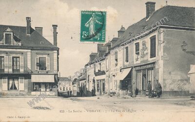 Carte postale ancienne La Rue de l'Eglise — Vibraye (Sarthe)
