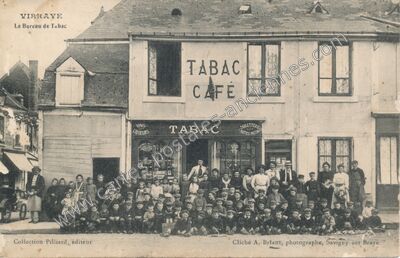 Carte postale ancienne Le Bureau de Tabac — Vibraye (Sarthe)
