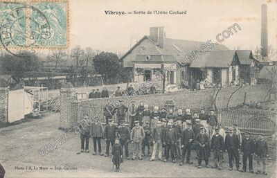 Carte postale ancienne Sortie de l'Usine Cochard — Vibraye (Sarthe)