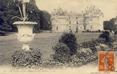Carte postale ancienne Le Château vu du Jardin — Le Lude (Sarthe)